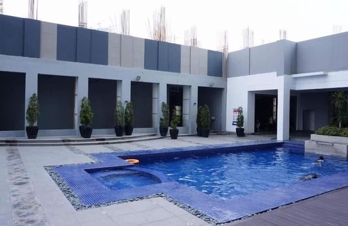 South Triangle Apartment | Neat & Classy Studio Unit at Vista Place