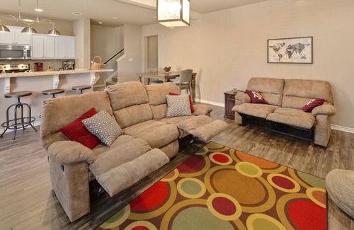 Wellborn House | Neat, elegant townhome for your stay in College Station