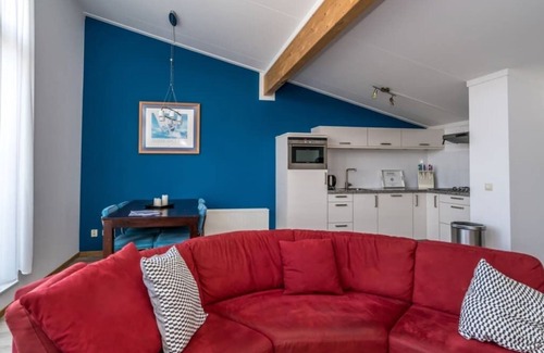 Oude-Tonge House | Neat island house with beautiful view, for larger groups, it is ideal to rent in combination with th