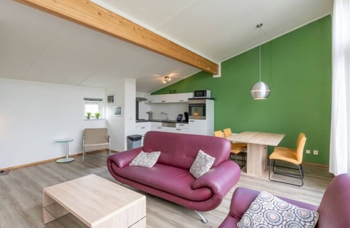 Oude-Tonge House | Neat island house with beautiful view, for larger groups, it is ideal to rent in combination with th