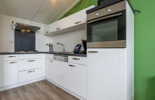 Oude-Tonge House | Neat island house with beautiful view, for larger groups, it is ideal to rent in combination with th