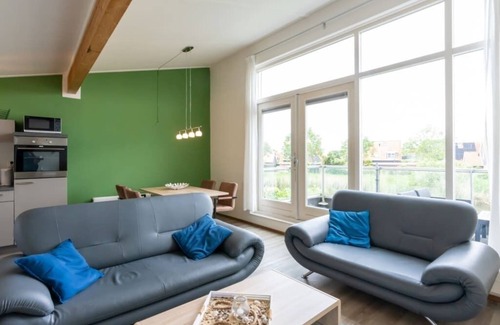 Oude-Tonge House | Neat island house with beautiful view, for larger groups, it is ideal to rent in combination with th