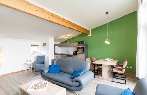 Oude-Tonge House | Neat island house with beautiful view, for larger groups, it is ideal to rent in combination with th