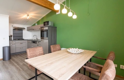Oude-Tonge House | Neat island house with beautiful view, for larger groups, it is ideal to rent in combination with th