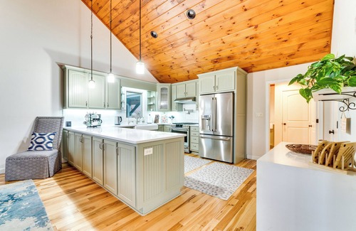 Vein Mountain House | Nebo Home w/Hot Tub: Wheelchair Accessible