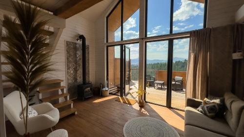 Yablunytsya House | Nebo Shale
