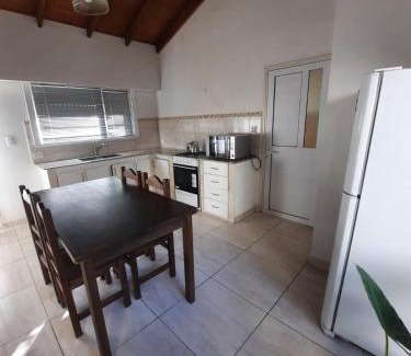 Necochea House | Necochea-Casa para hasta 4 personas!