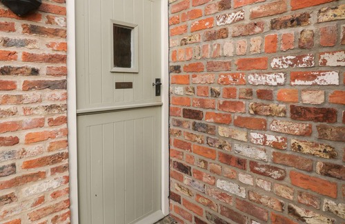 Acaster Malbis Cottage | NED COTTAGE 1-BED, with a garden in Acaster Malbis