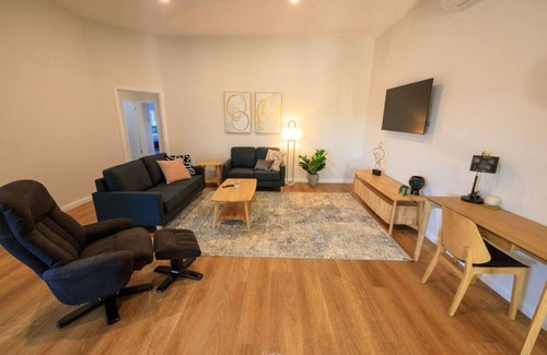 East Albury House | Neddidge Apartment 1