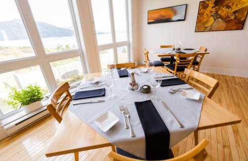 Norris Point Hotel | Neddies Harbour Inn