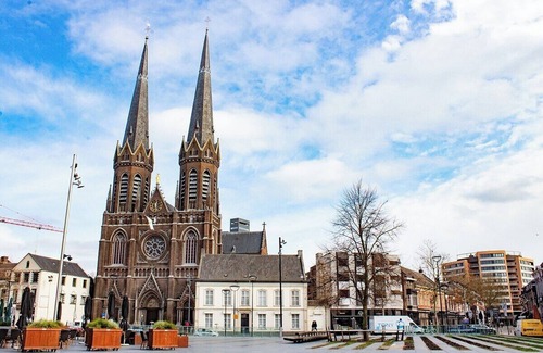Municipality of Tilburg Apartment | Need a quiet place to recharge? This cozy room is minutes from University Tilburg and surrounded by nature. Shared kitchen, laundry, and free parking included.