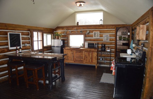 Crawford Cabin | Needle Rock Cabin on 80 acres!