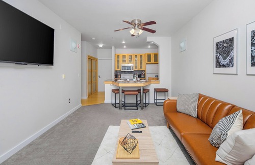 Belltown Apartment | Needle's Edge 99 Walkscore
