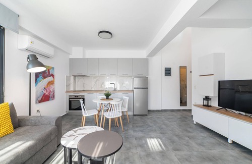 Paralia Ofryniou Villa | Nefeli Lux-Two - Bedroom Duplex with Garden