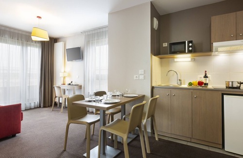 Annemasse Hotel | Nehô Suites Porte de Genève - Gare Annemasse