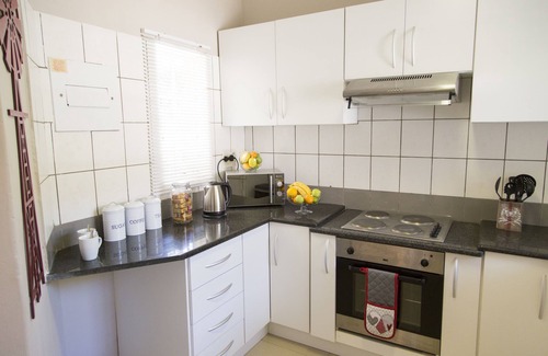 Hartbeespoort Cottage | Nehema Manor