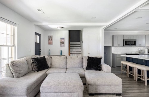 West Ashley House | Neighborhood Nest In Quiet Area