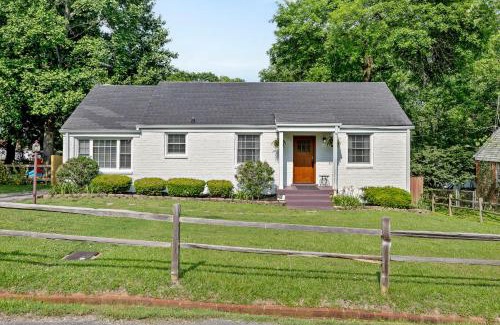 Inglewood House | Neighborhood Retreat, Large Yard, Fire Pit