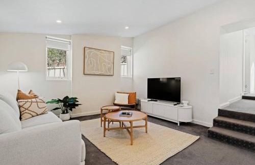 Hobart Central Business District House | Neilsen Cottage - Serene River Views near Hobart CBD