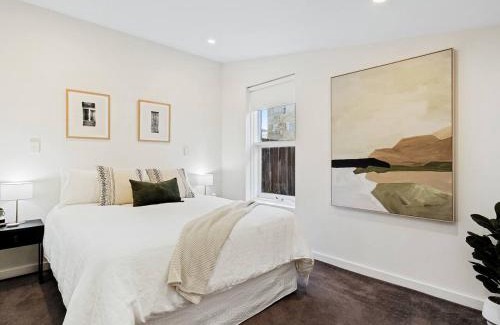 Hobart Central Business District House | Neilsen Cottage - Serene River Views near Hobart CBD
