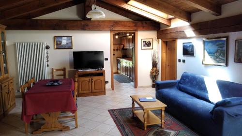 Villar San Costanzo Apartment | Nel Verde