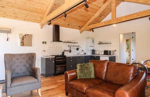 Crediton Cottage | NELLI LODGE AT MILE END, pet friendly in Cheriton Fitzpaine