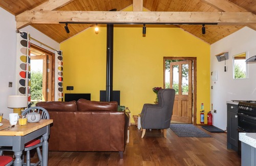 Crediton Cottage | NELLI LODGE AT MILE END, pet friendly in Cheriton Fitzpaine