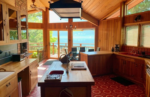 Nelson House | Nelson Beach Chalet 5 Bedroom Waterfront House