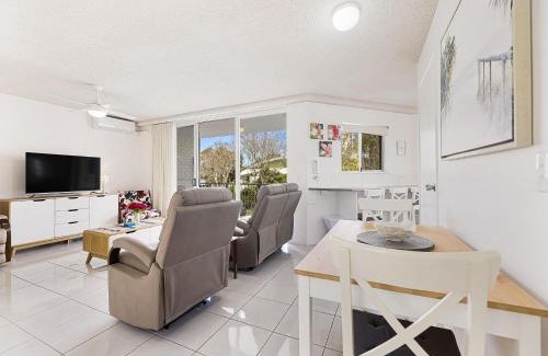 Golden Beach House | Nelson Point Unit 2 Golden Beach QLD