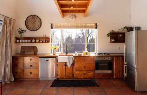 Brightwater House | Nelson Rural Retreat - 4bd getaway, spa pool, views, 20 mins from Nelson Airport