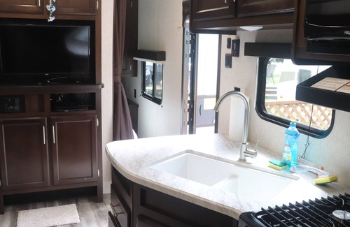 Balfour House | Nelson RV Getaway Site B