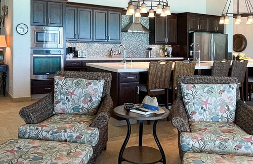 Tar Bay House | NEMO HOUSE-Luxury Beachfront on perfect Beach-Perfect for 4 couples/2 families