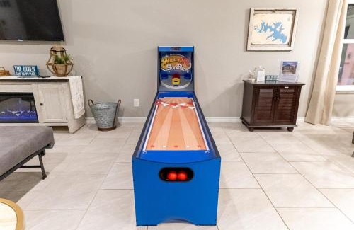 Canyon Lake House | Neon Vibes Outdoor TV Hot Tub Arcade Room