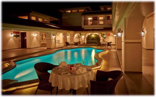 Petlad Hotel | Neonz Resort & Club