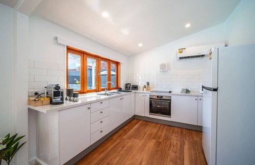 Torrensville House | Neptune - 2BR Private Pool WiFi