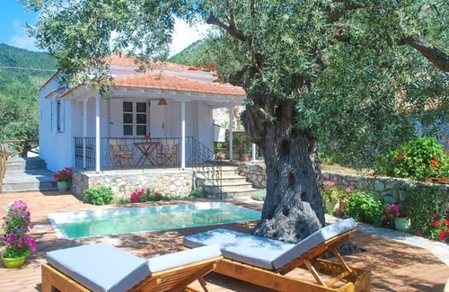 Votsi Villa | Neptune Private Pool, Walk to Beach, A/C, WiFi