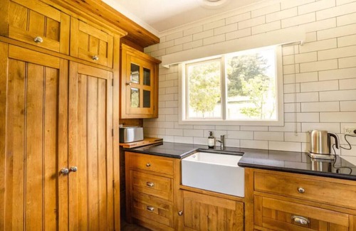 Nerrina House | NER001 · Green Acres Cabin: A Ballarat Farmland Retreat