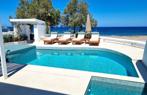 Karterados House | Nerea Seaside VIlla on the Beach