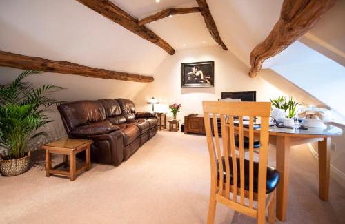 Bourton Apartment | Neroli River View Apartment