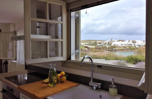 Parasporos House | Nesaea seafront apartment