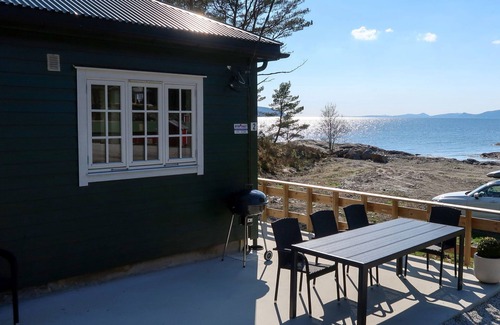 Hyllestad House | Nesjevik by Interhome