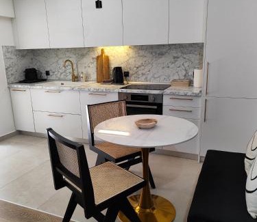 Neoi Epivates Apartment | Nest suite by Oikies Rentals