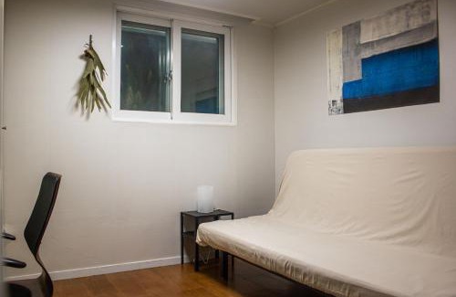 Myonmok-tong Apartment | Nesthouse one room 4 min away from metro