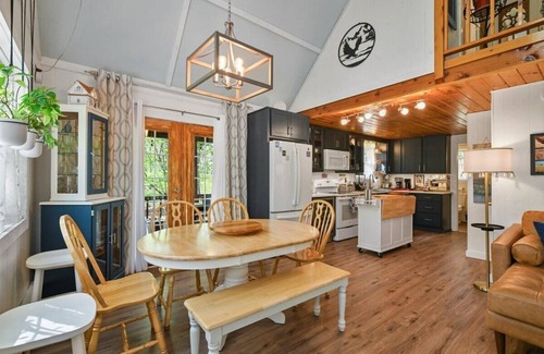Hawley House | Nestle into Nature, Hawley, PA - 5 Min. to Lake!