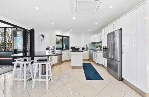 Capricorn Coast House | Nestled amidst the clouds, with Rockhampton Views