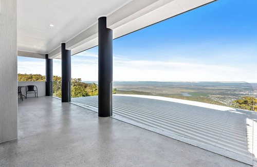 Capricorn Coast House | Nestled amidst the clouds, with Rockhampton Views