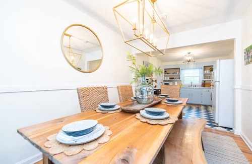 Harrodsburg House | Nestled amongst the site of Old Graham Springs is where you will find The Blue Cottage