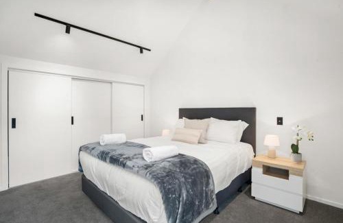 Jacks Point House | Nestled below the Remarkables
