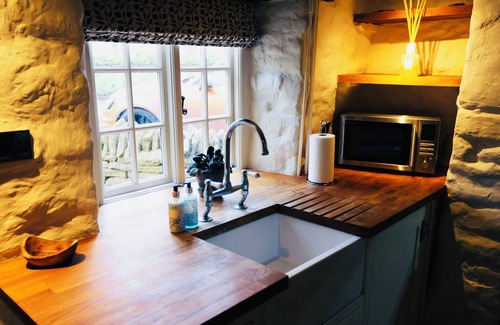 Shipton under Wychwood Cottage | Nestled in the picturesque village of Shipton under Wychwood. Dog friendly