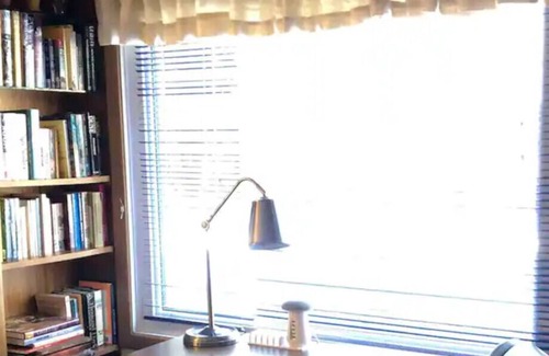 London Apartment | Nestled in nature; 2BD apt. in artist & writer's home